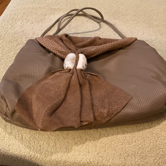 Vintage Leather Bag with Fold Over Closure - Very Unusual! - Picture 2 of 8